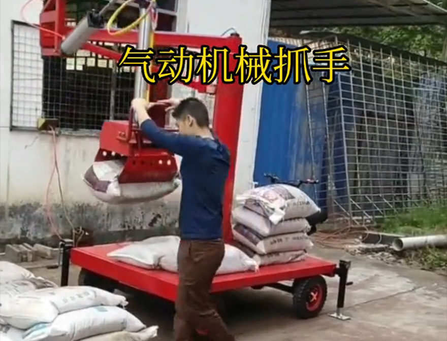 喀什市机械抓手好不好用机械抓手喀什市气动吊砖码垛卸货神器液压抓沙青储搬运机缺点